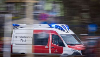 Ein Teenager ist in Osnabrück geschlagen und am Kopf verletzt worden. (Symbolbild) Foto: Jens Büttner/dpa