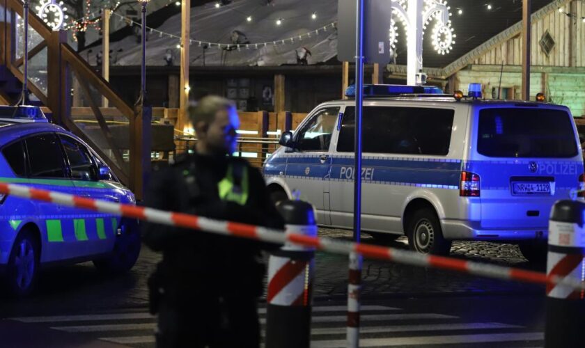 Polizei räumt Weihnachtsmarkt in Köln – wieder nur Sand in Koffer