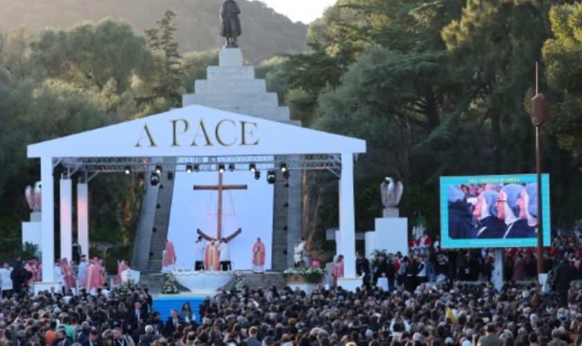 Papst Franziskus bei Messe in Ajaccio