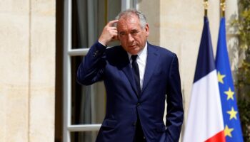 Nouveau gouvernement : que cherche François Bayrou à travers ses consultations ?