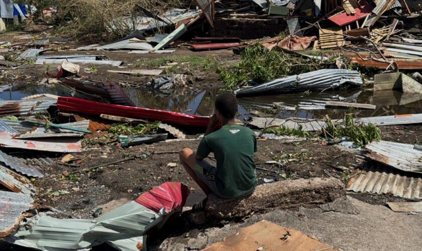 Mayotte “dévastée” et “traumatisée” par le cyclone Chido