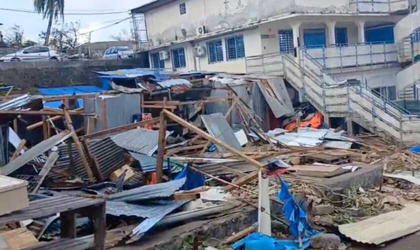 Cyclone à Mayotte, défilé des politiques à Matignon, réquisitions au procès Paty… L’actu de ce lundi matin