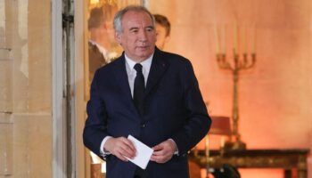 Bayrou entame ce lundi ses consultations des groupes de l’Assemblée suivant leur « importance », Le Pen et Bardella reçus en premier