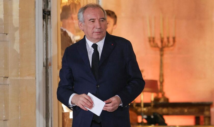 Bayrou entame ce lundi ses consultations des groupes de l’Assemblée suivant leur « importance », Le Pen et Bardella reçus en premier