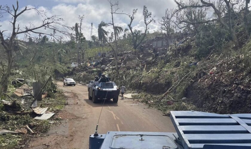 Cyclone Chido à Mayotte : pont aérien depuis La Réunion, hôpital de campagne… Comment s’organisent les secours ?