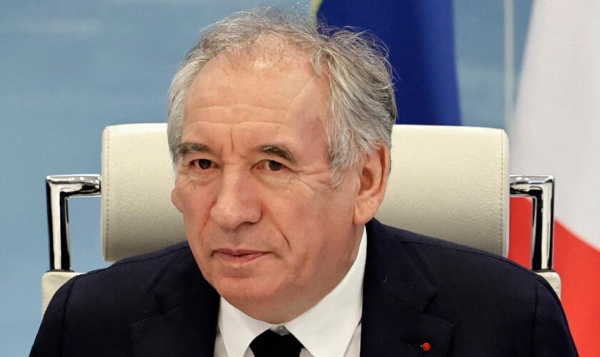 À peine nommé à Matignon, François Bayrou est “sur un siège éjectable”