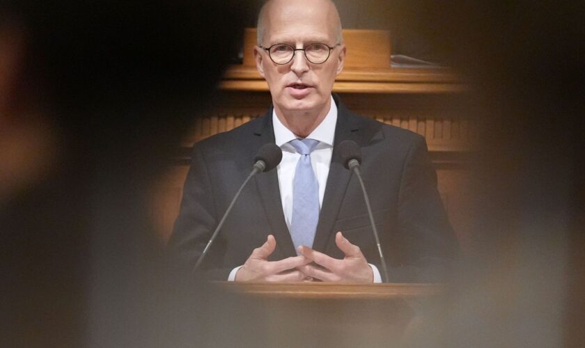 Hamburgs Bürgermeister Peter Tschentscher verteidigt den Doppelhaushalt des rot-grünen Senats gegen Kritik der Opposition. Foto: