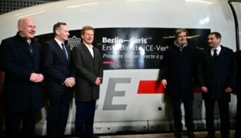 Startschuss für neue ICE-Verbindung in Berlin