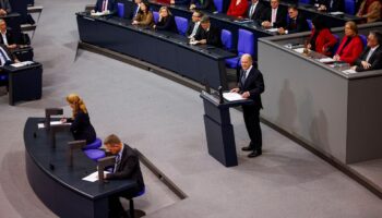 German Chancellor Olaf Scholz loses no-confidence vote, election called for early next year