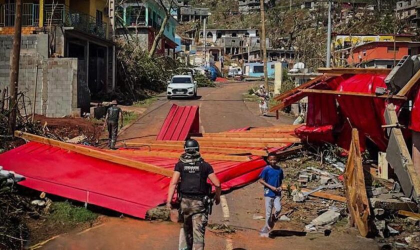 À Mayotte, une “catastrophe qui est aussi politique et migratoire”