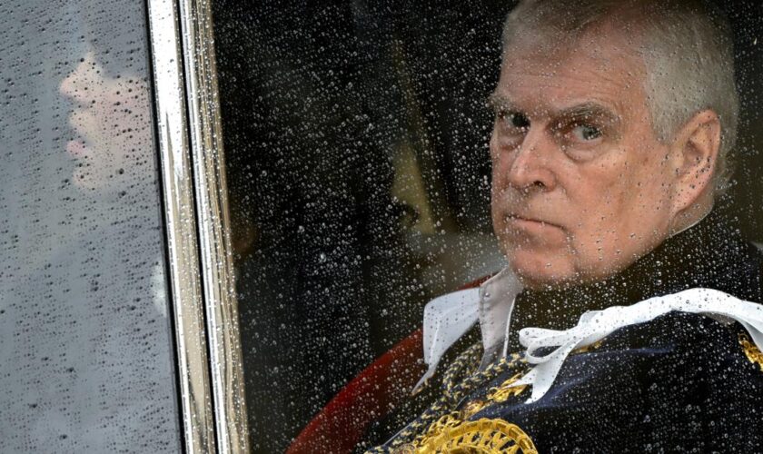 Ami d’un espion chinois présumé, le prince Andrew à nouveau dans l’embarras