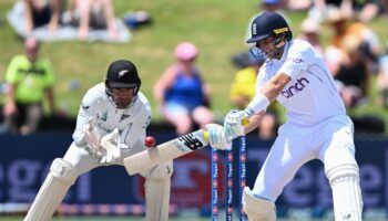 England slide towards heavy defeat in third Test