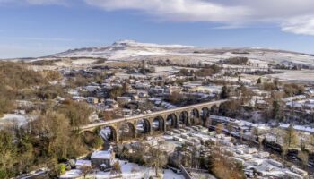 Met Office forecasts snow as brutal -12C temperature change sends Brits shivering