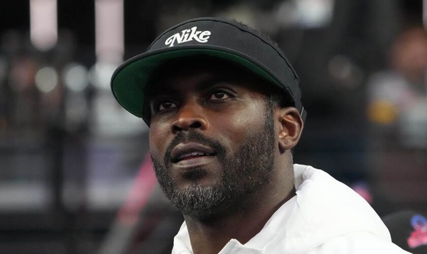 NFL legend Mike Vick caught in college football coaching rumor mill