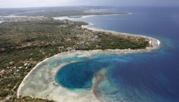 One dead after massive 7.3-magnitude Vanuatu earthquake triggers tsunami warnings