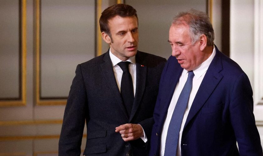 Nouveau gouvernement : François Bayrou mis sous pression par Emmanuel Macron