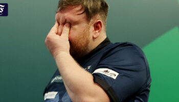 Bei Darts-WM in London: Schottischer Profi wird ausgebuht und weint