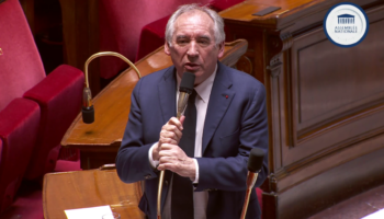 Mayotte : François Bayrou se prend les pieds dans le tapis du « territoire national » relance la polémique