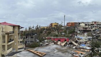 Mayotte, après le cyclone Chido : « Nous pouvons tenir jusqu’à la fin de cette semaine au maximum »