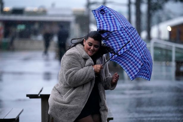 Met Office issues urgent warning as 65mph winds to batter UK this morning – check your area