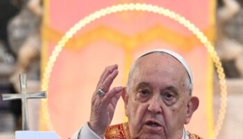 Pope Francis assassination plot foiled by UK intelligence services