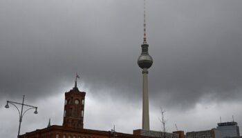 Das regnerische und trübe Wetter setzt sich in Berlin und Brandenburg fort. Bei milden Temperaturen hat Schnee weiter keine Chan