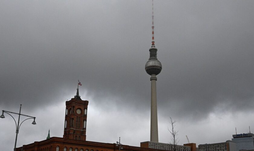 Das regnerische und trübe Wetter setzt sich in Berlin und Brandenburg fort. Bei milden Temperaturen hat Schnee weiter keine Chan