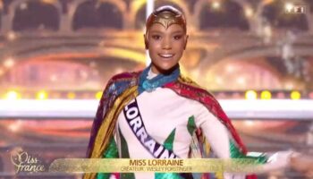 Miss France 2025 : Miss Lorraine Assia Roosz-Tomenti avait mis son costume régional à l’envers