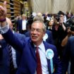 Nigel Farage (c), leader du parti anti-immigration et anti-système Reform UK, est élu député de Clacton-on-Sea, dans l'est de l'Angleterre, le 5 juillet 2024