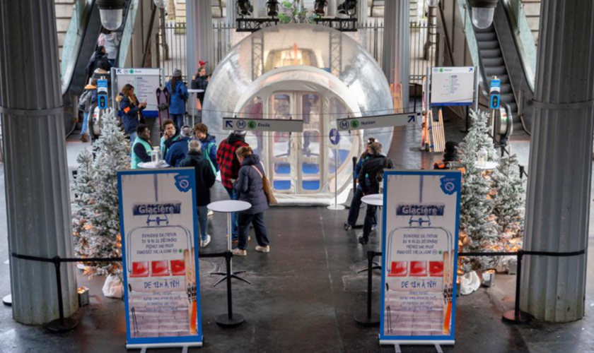 À Paris, la station de métro Glacière transformée (temporairement) en station de sports d’hiver