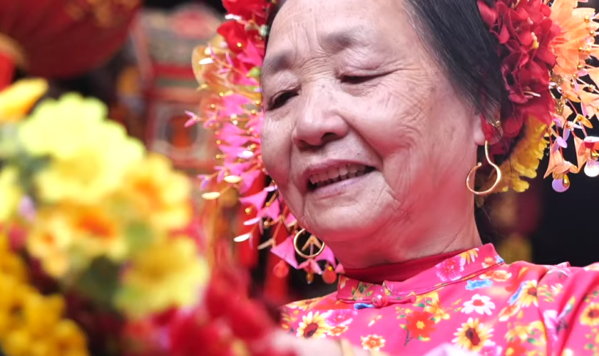 Quand les coiffures florales du village chinois Xunpu font croître le tourisme local