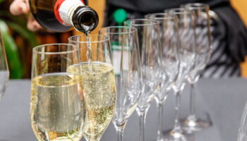 Ces 6 vins à moins de 8 euros rivalisent avec le champagne - et il sont faciles à trouver !