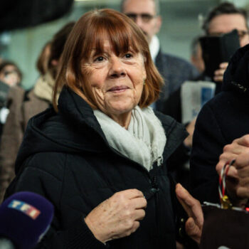 En direct : Gisèle Pelicot arrive au tribunal d'Avignon pour le verdict du procès des viols de Mazan