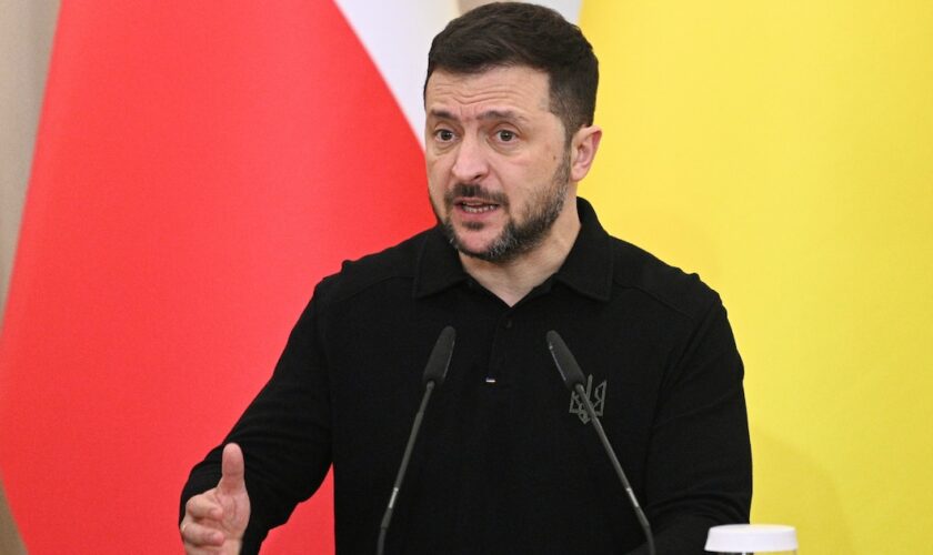 Le président ukrainien Volodymyr Zelensky lors d'une conférence de presse à Lviv, le 17 décembre 2024 en Ukraine