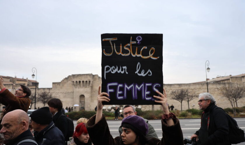 "Honte à la justice !" Au procès des viols de Mazan, des manifestants en colère