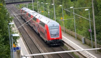 Der Unterschied in der Qualität der Bahnhöfe in Schleswig-Holstein ist groß. (Archivbild) Foto: Jonas Walzberg/dpa