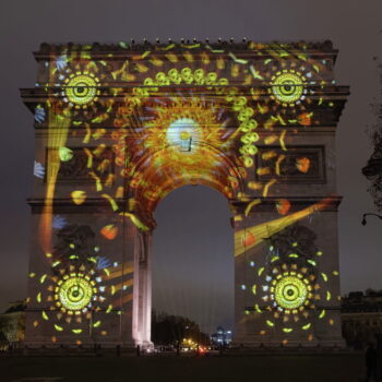 Spectacle à l'Arc de Triomphe : un feu d'artifice tiré à Paris ce 31 décembre 2024