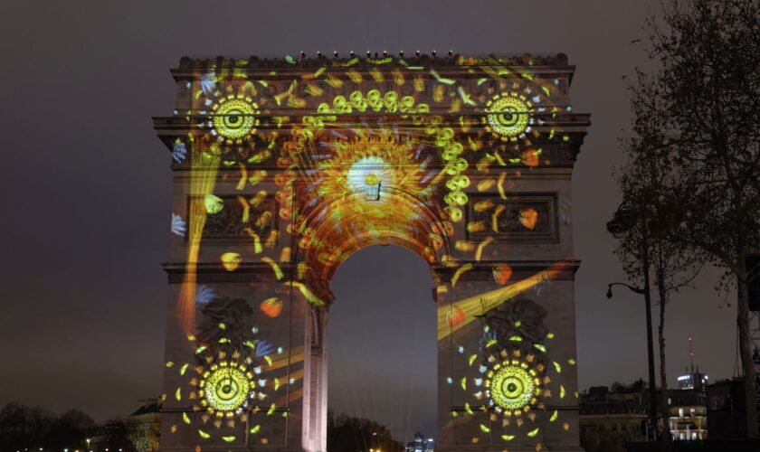 Spectacle à l'Arc de Triomphe : un feu d'artifice tiré à Paris ce 31 décembre 2024