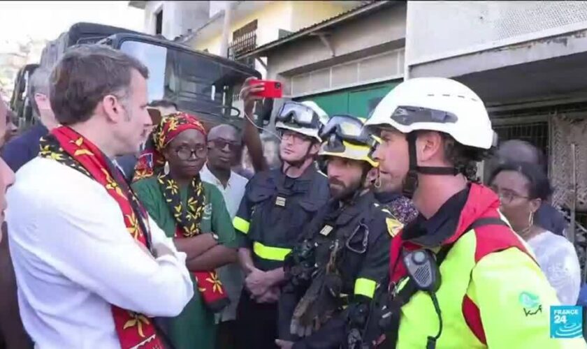 Mayotte : face à la détresse, Emmanuel Macron promet de "rebâtir" l'île