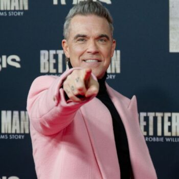 Robbie Williams stellte den Film "Better Man" kürzlich in Köln vor. (Archivbild) Foto: Henning Kaiser/dpa