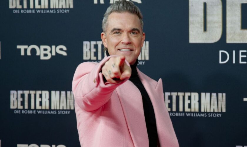 Robbie Williams stellte den Film "Better Man" kürzlich in Köln vor. (Archivbild) Foto: Henning Kaiser/dpa