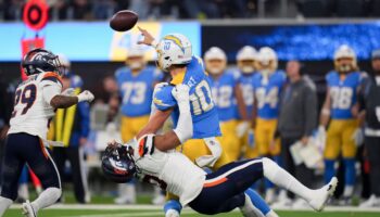 Los Angeles Chargers complete comeback to beat Denver Broncos