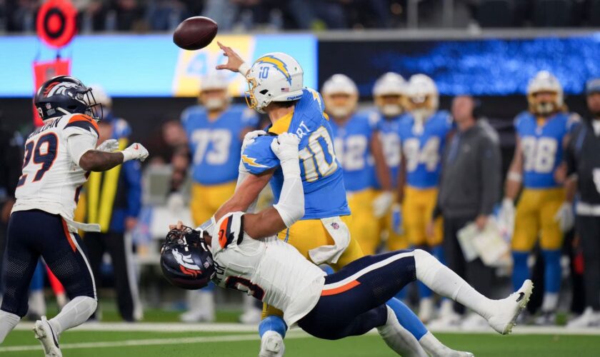 Los Angeles Chargers complete comeback to beat Denver Broncos