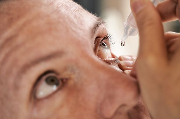 Contact lens '10 minute' warning issued to people not removing them at night