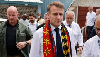 À Mayotte, Emmanuel Macron perd son sang-froid face à des Mahorais en colère