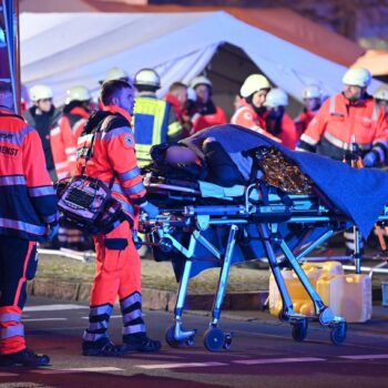 Magdeburg: Mutmaßlicher Anschlag auf Weihnachtsmarkt: Videos zeigen Polizeieinsatz