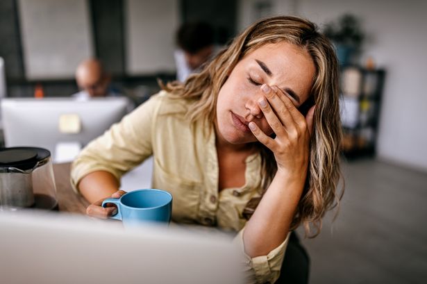 Ten-second exercise helps tired eyes and improves circulation