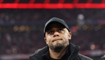 „Haben gewonnen, aber ich wünsche mir Siege für Frieden nächstes Jahr“, sagt Kompany bewegt