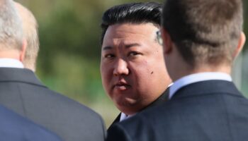 Le dirigeant nord-coréen Kim Jong Un visitant le cosmodrome de Vostochny dans la région de l’Amour le 13 septembre 2023.