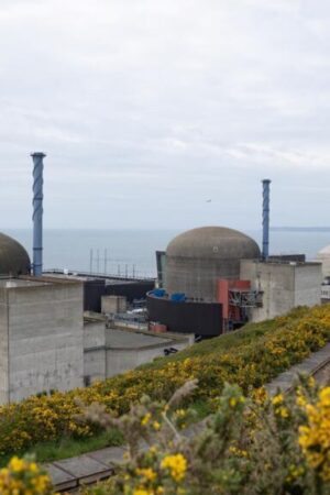 Le réacteur nucléaire de Flamanville, le plus puissant de France, raccordé au réseau électrique